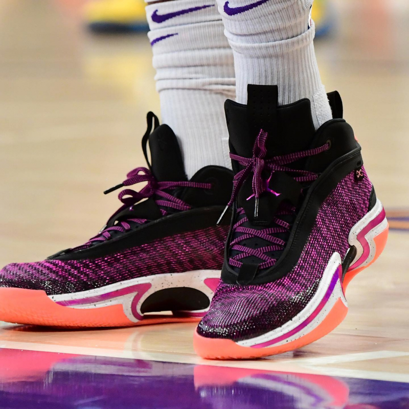 Which basketball shoes Carmelo Anthony wore