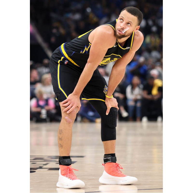 | basketball players wear Under Armour Curry 4 FloTro