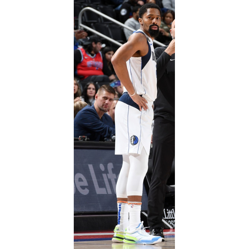  | Which basketball shoes Spencer Dinwiddie wore