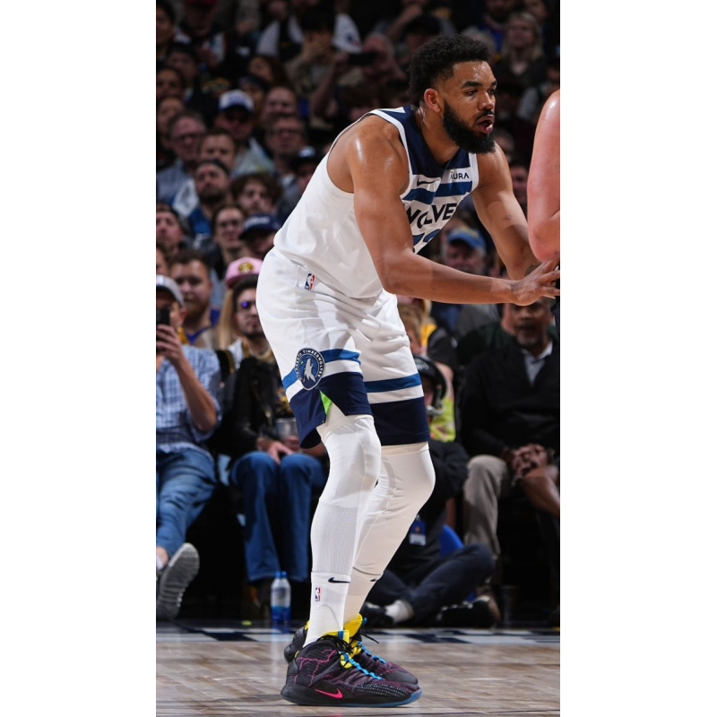 kixstats.com | Which basketball shoes Karl-Anthony Towns wore